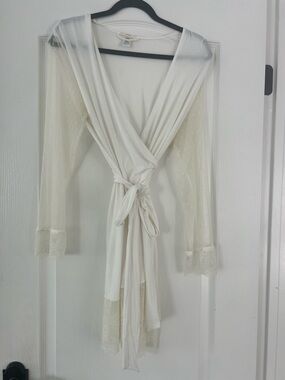 Eberjey Ivory Lace-Sleeve Tie Robe with Lace Trim, Small